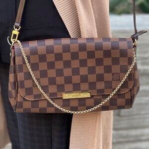 Like new Discontinued Louis Vuitton favorite mm crossbody damier ebene